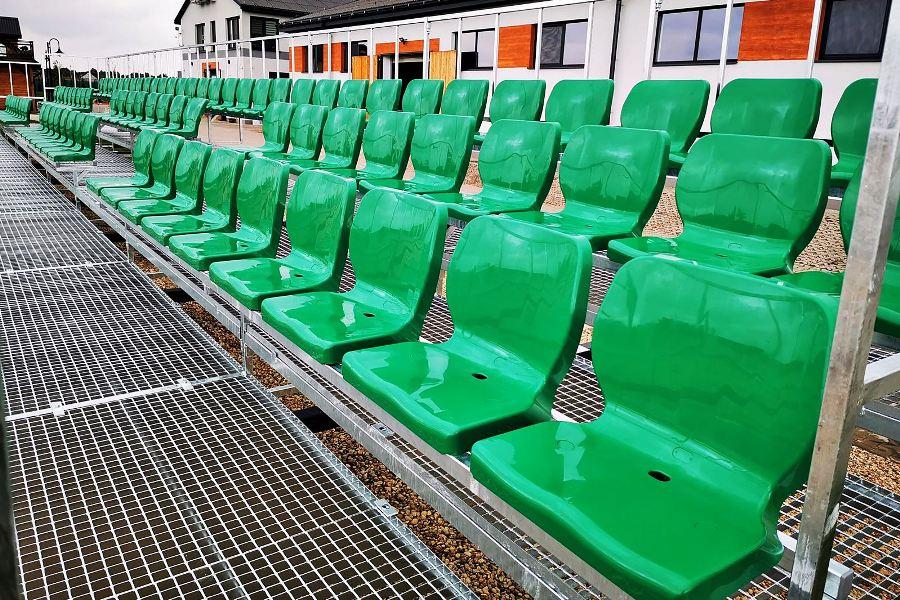 sedačky pro tribuny - za dobré ceny priamo od výrobcu - rôzne farby