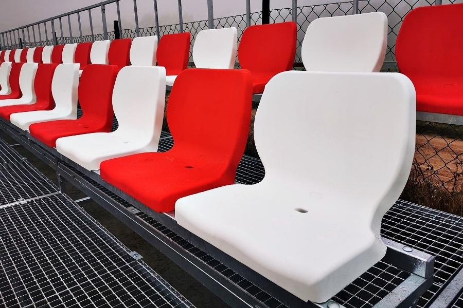 najnovšie sedačky na tribuny - plastove sedacky na stadion - UV odolný  